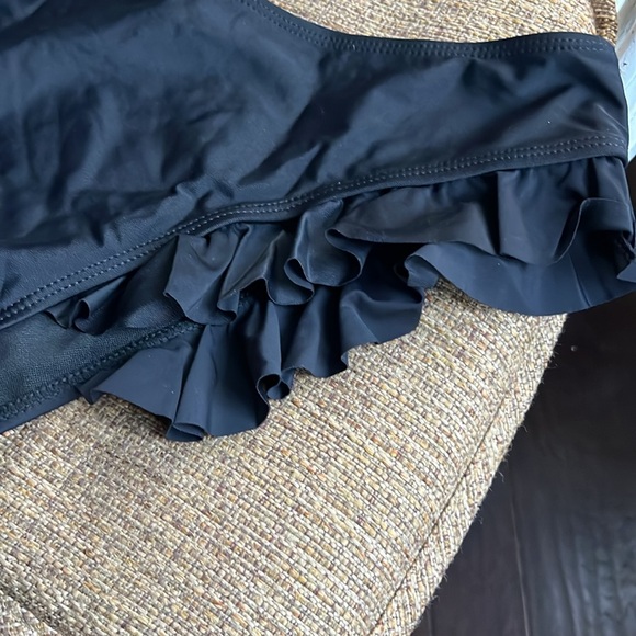 ZAFUL Black Ruffled Swim Bottoms with ruffles - Picture 2 of 3